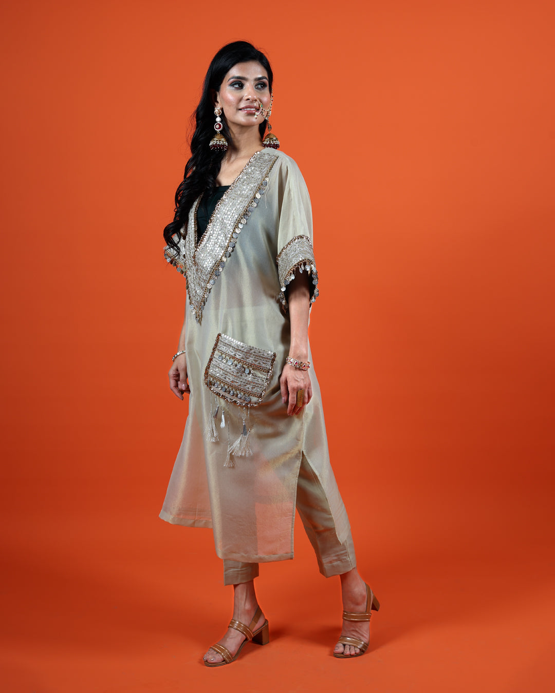 Pheran Poshak