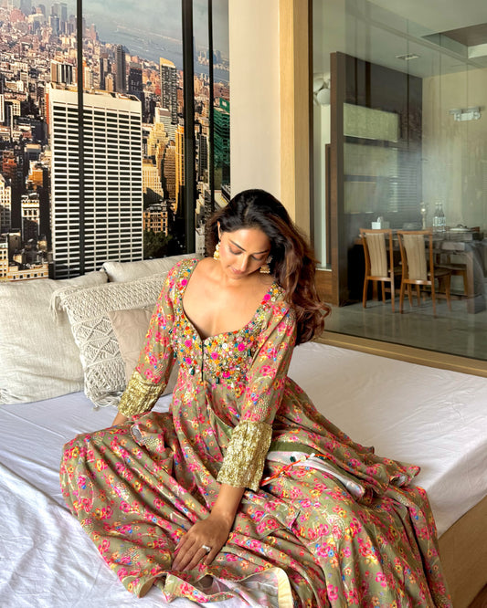 Rekha in Grey Suit Set